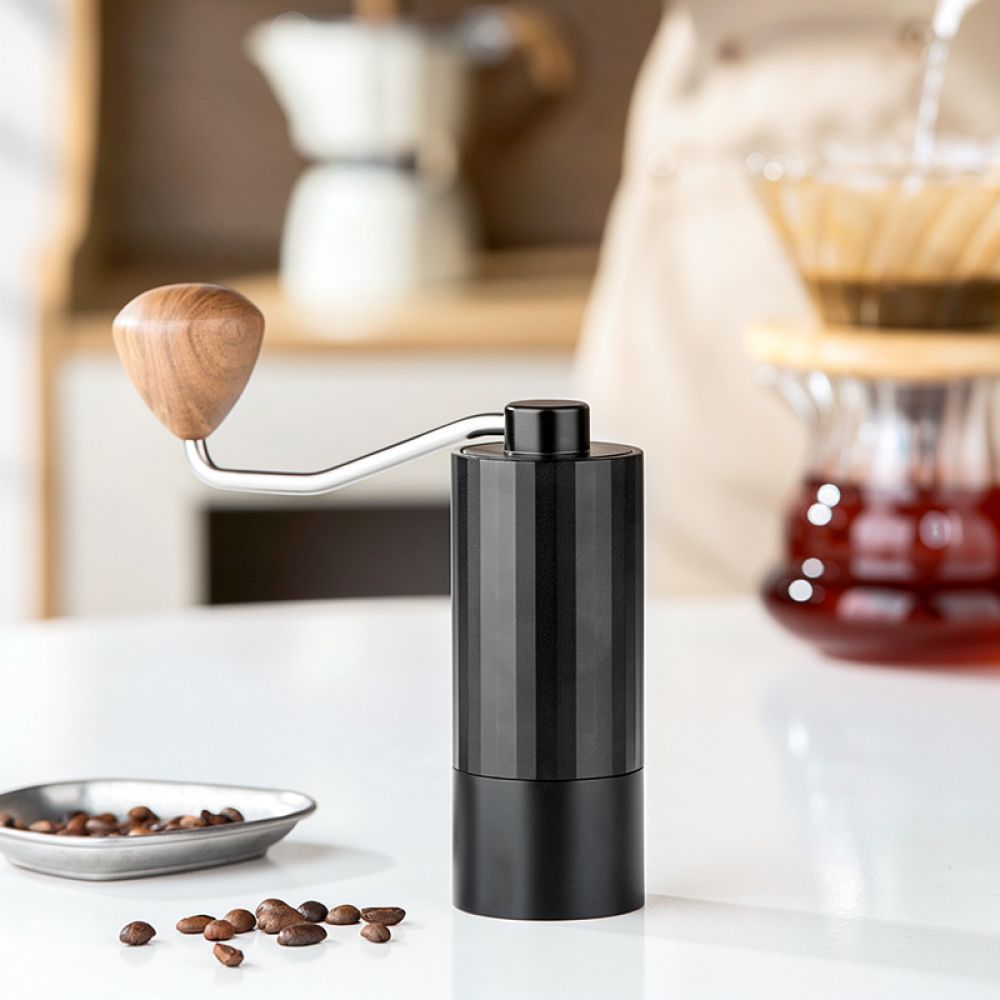 مطحنة قهوة يدوية قابلة للتعديل - مراجعة Coffee Equipment Pour Over وسعره